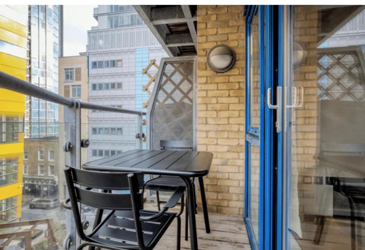 Apartment Londwell, The Wharfside Boutique, River Views & Balcony London