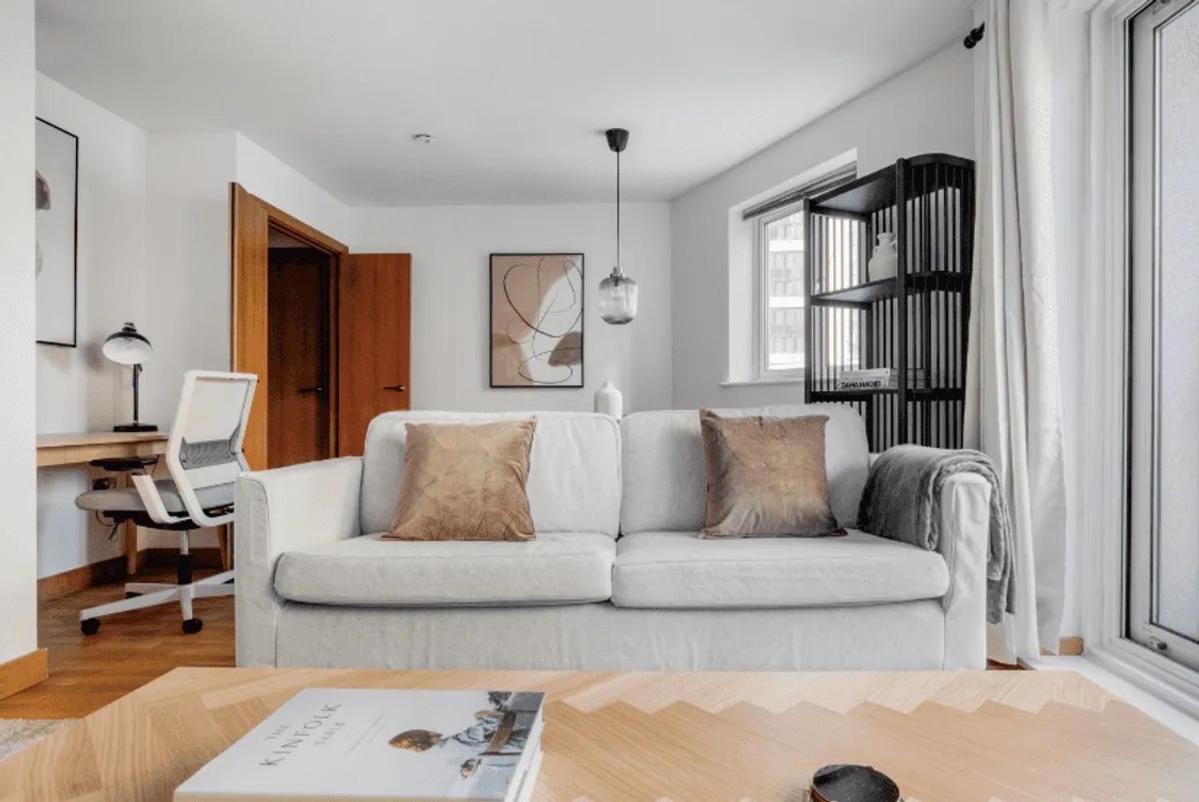 Londwell, The Wharfside Boutique, River Views & Balcony Apartment London